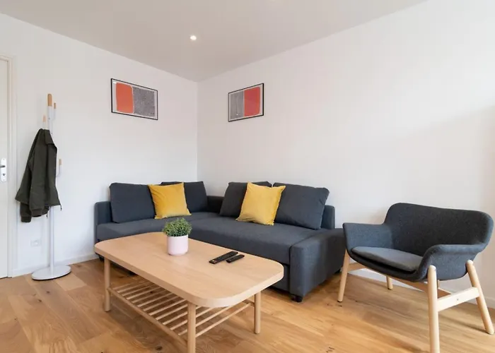 Lille Center Equipped And Bright Apartment